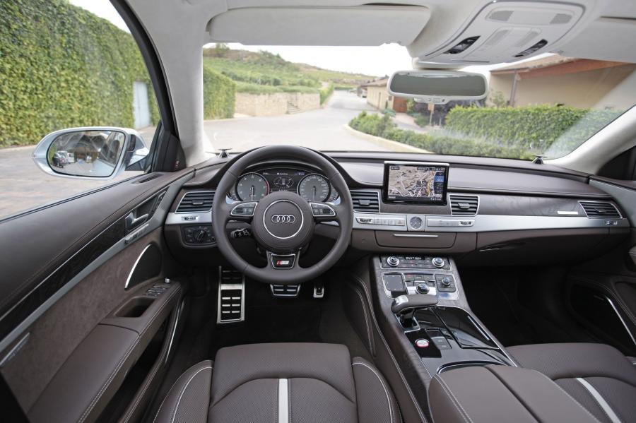 Торпедо Audi S8 (D4) 2012 года  (WW) (фото 15 из 59)